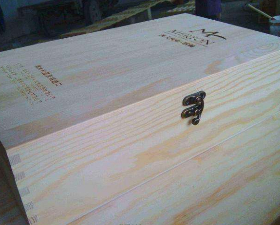 红酒酒盒激光打标机大气美观