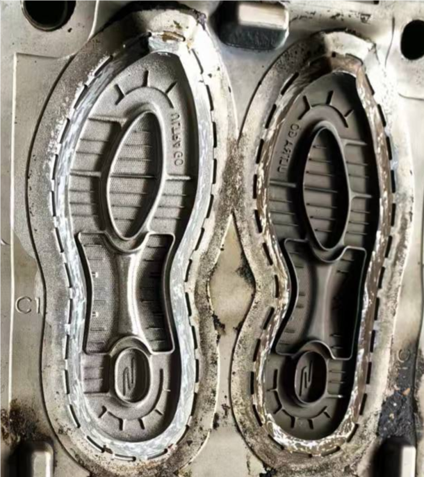 激光清洗鞋子模具：高效，不伤模具，环保